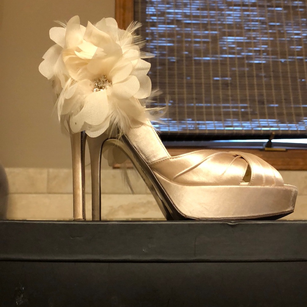 GORGEOUS Pearl bridal heels